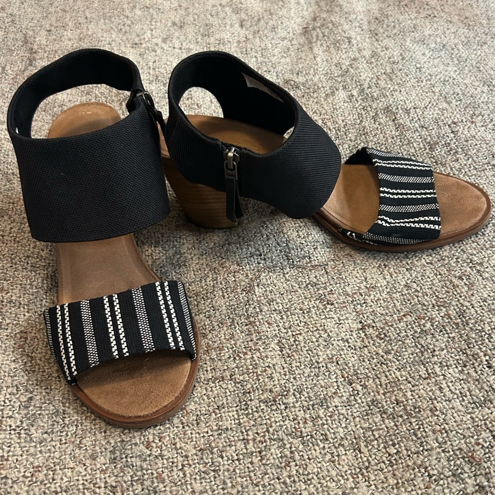 Toms Majorca Cut out Sandals